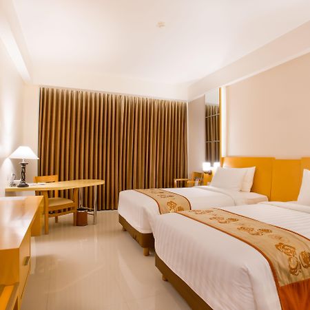 Golden Palace Hotel Lombok Mataram Zewnętrze zdjęcie