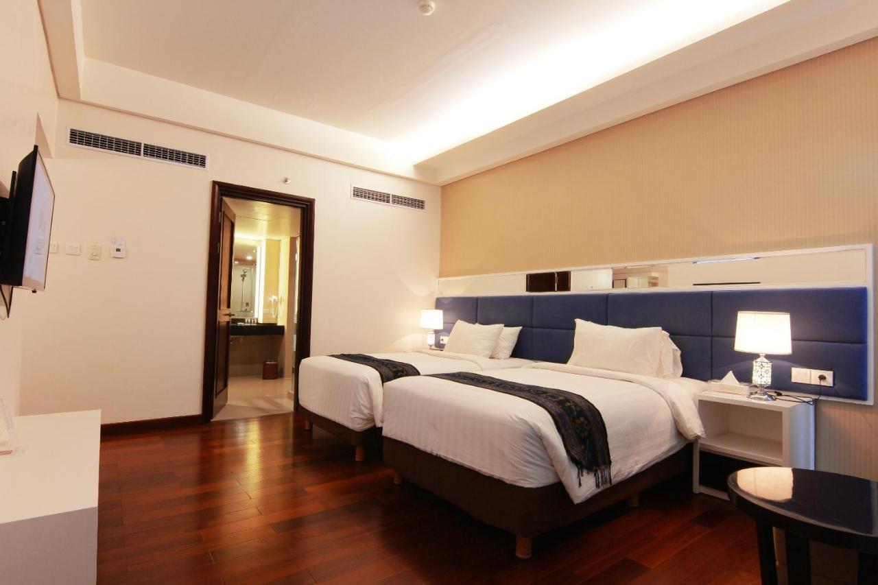 Golden Palace Hotel Lombok Mataram Zewnętrze zdjęcie