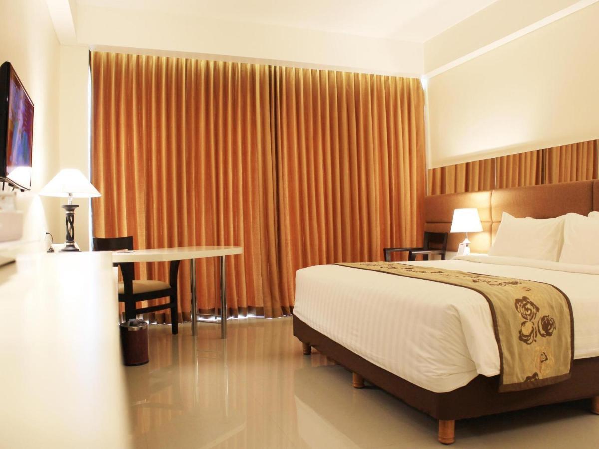 Golden Palace Hotel Lombok Mataram Zewnętrze zdjęcie